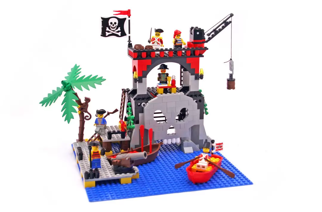 Skull Island - LEGO Pirates set 6279