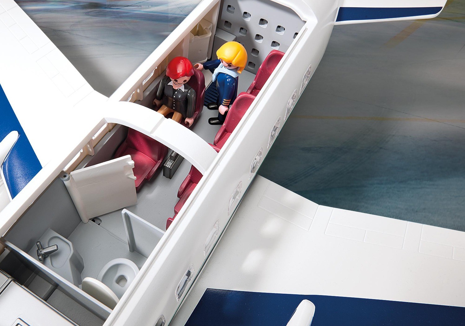 playmobil 5261 cargo and passenger aircraft