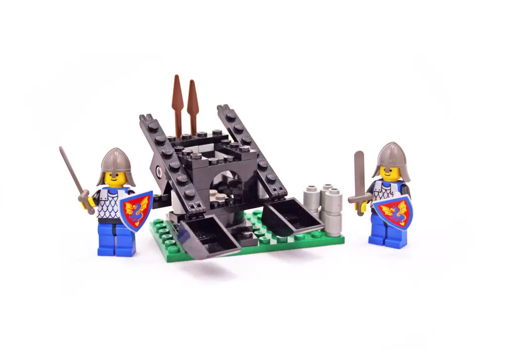 LEGO Castle - Dual Defender