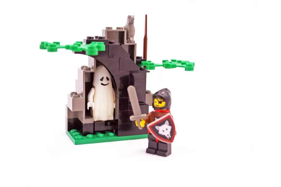 LEGO Castle - Ghostly Hideout