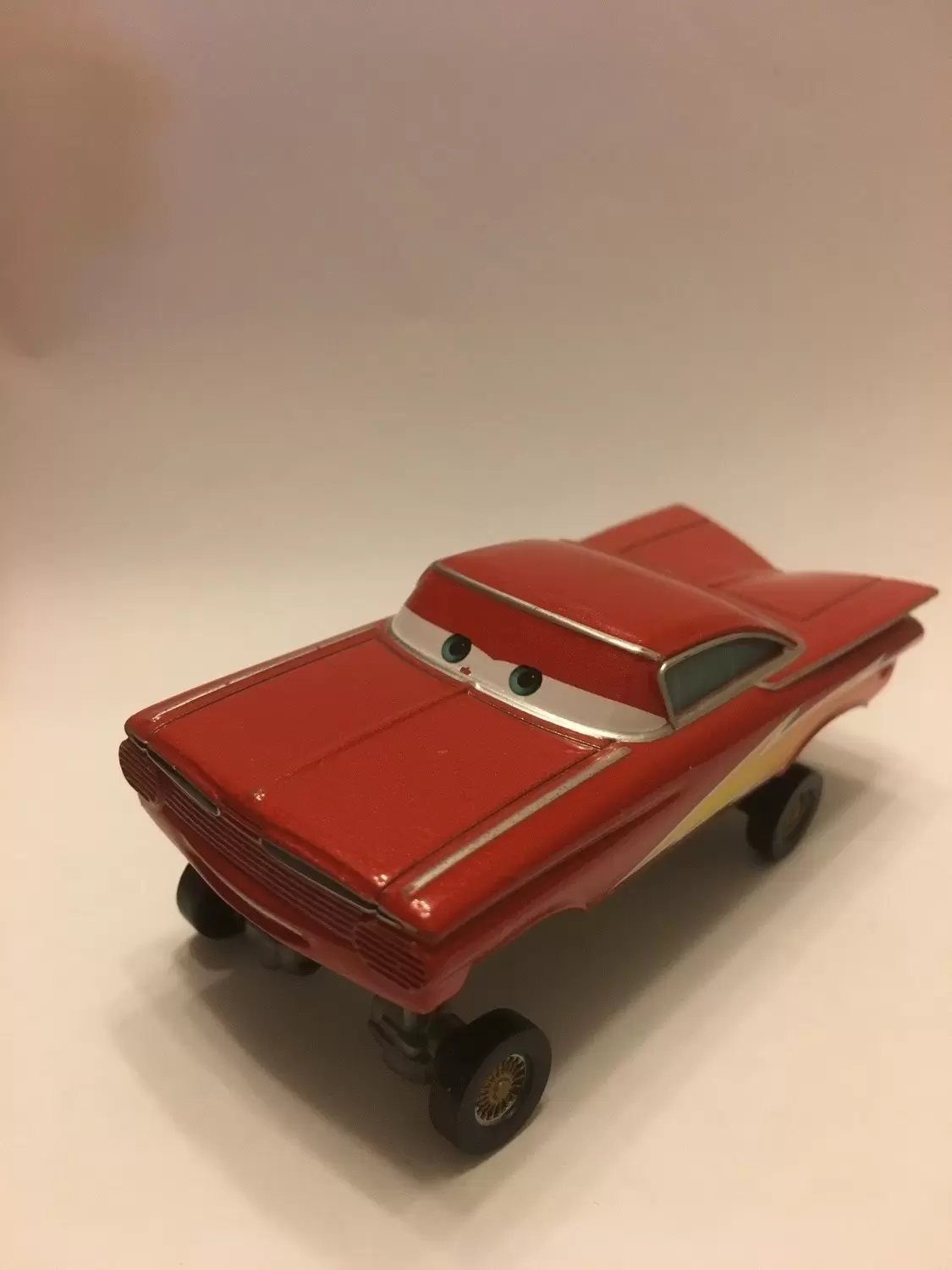 Cars 1 - Hydraulic Lightning Ramone ( sur élever )