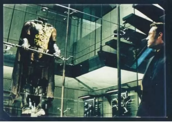 Justice League - Bruce Wayne / Batman passait devant le costume de son ancien acolyte