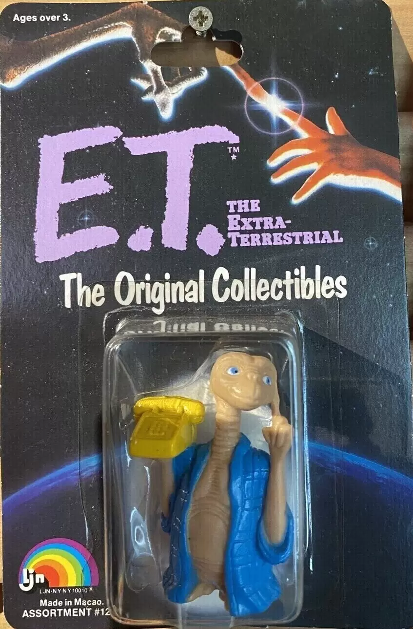 E.T. The Extra-Terrestrial - E.T. With Phone and Coat