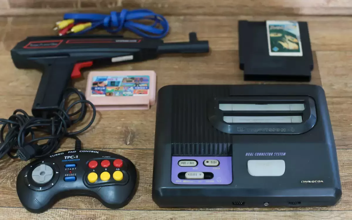 Famiclones - DYNAVISION 4