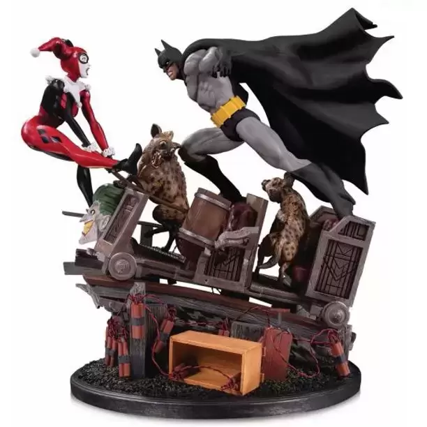 DC Collectibles Statues - Batman vs Harley Quinn