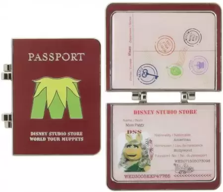 Muppets LE Pins - Muppets World Tour Passports - Miss Piggy