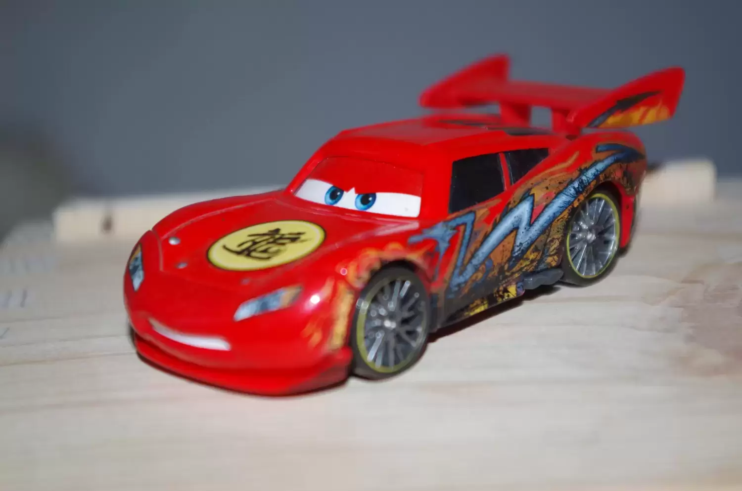 Cars Toon - DRAGON MC QUEEN WITH OIL STAINS