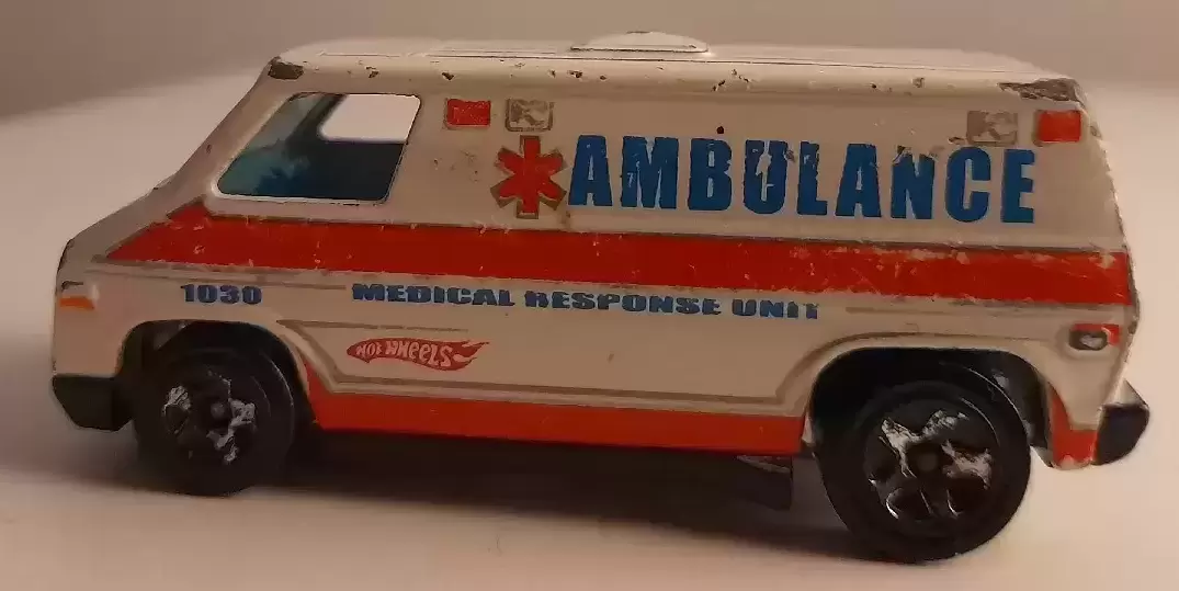 Mainline Hot Wheels - Ambulance Medical Response Unit