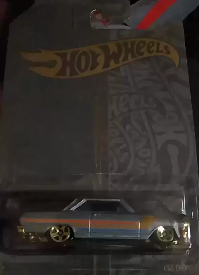 Hot Wheels Classiques - 63 Chevy ll Gold N Black (5/6)