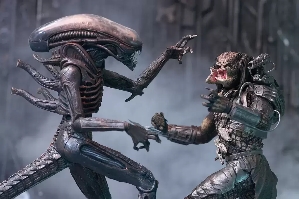 McFarlane - Movie Maniacs - Alien vs Predator - Xenomorph and Predator
