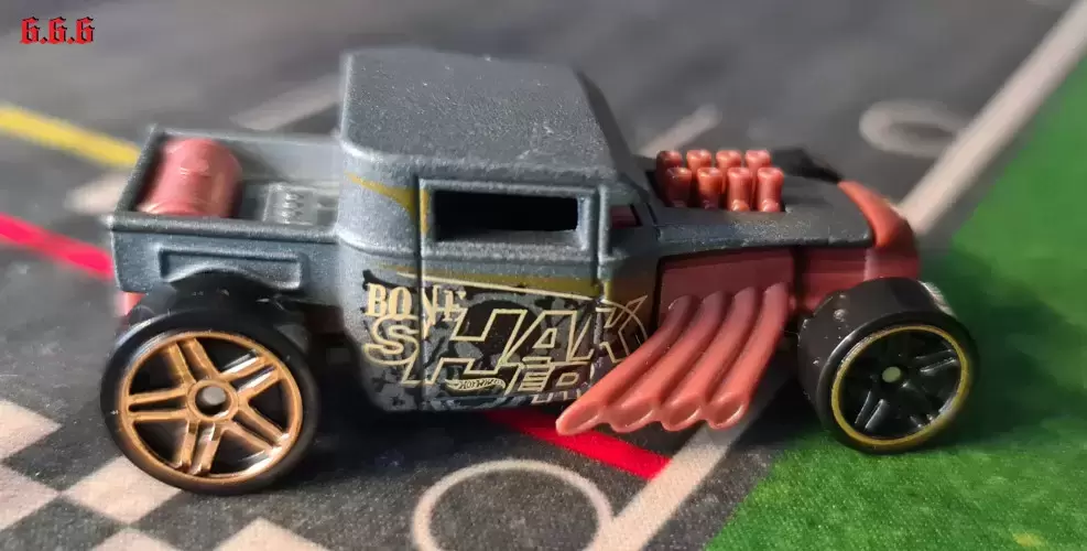 Hot Wheels Classiques - Bone Shaker