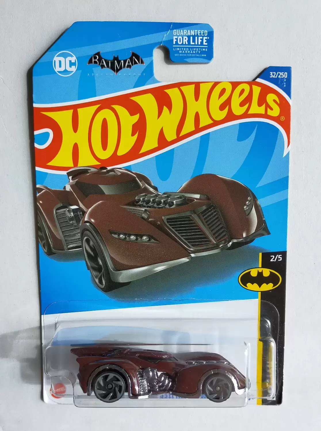 Hot Wheels Classiques - Arkham Asylum Batmobile Maroon (2/5)