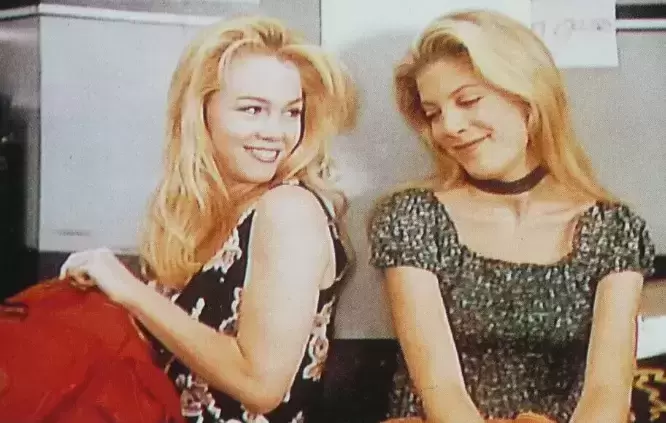 90210 Beverly Hills News - Kelly Taylor  ,  Donna Martin   ,