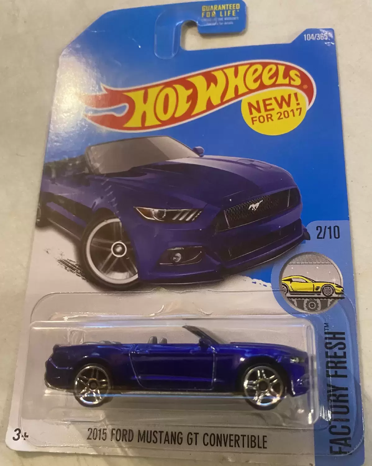 Hot Wheels Classiques - 2015 Ford Mustang GT Convertible (104/365) -Factory Fresh 2/10