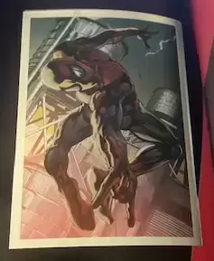 MARVEL Super Heroes - Spider - Man (	Peter Benjamin Parker (véritable identité ; nom complet) L\'Homme araignée, l\'Araignée, « Monte-en-l\'air », « Spidey », « Tête de toile », « le Tisseur » )