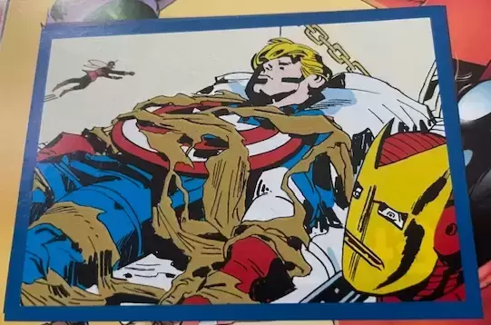 MARVEL Super Heroes - Après des années d \' hibernation , Captain America est réveillé par les Avengers.