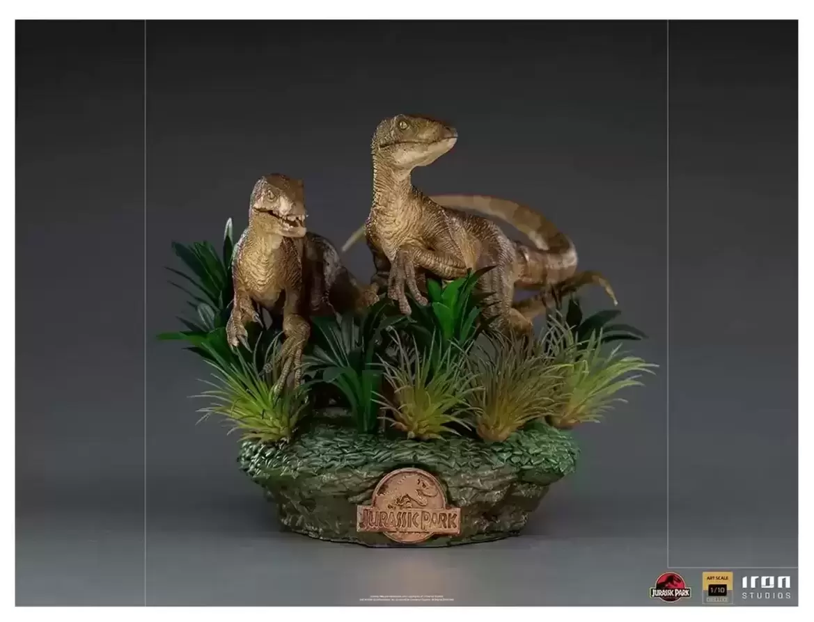 Iron Studios - Jurassic Park - Just The Two Raptors - Deluxe Art Scale