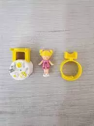 Polly Pocket (1989 - 1998) - Tiny Tina\'s Dinner Time Ring - White Tablecloth