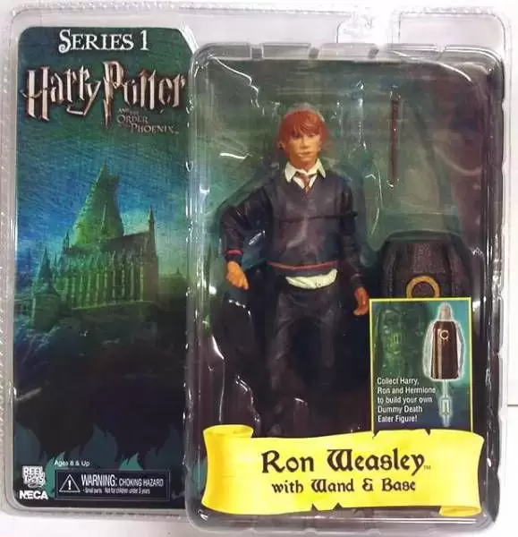 NECA - Harry Potter - Ron Weasley With Wand And Base