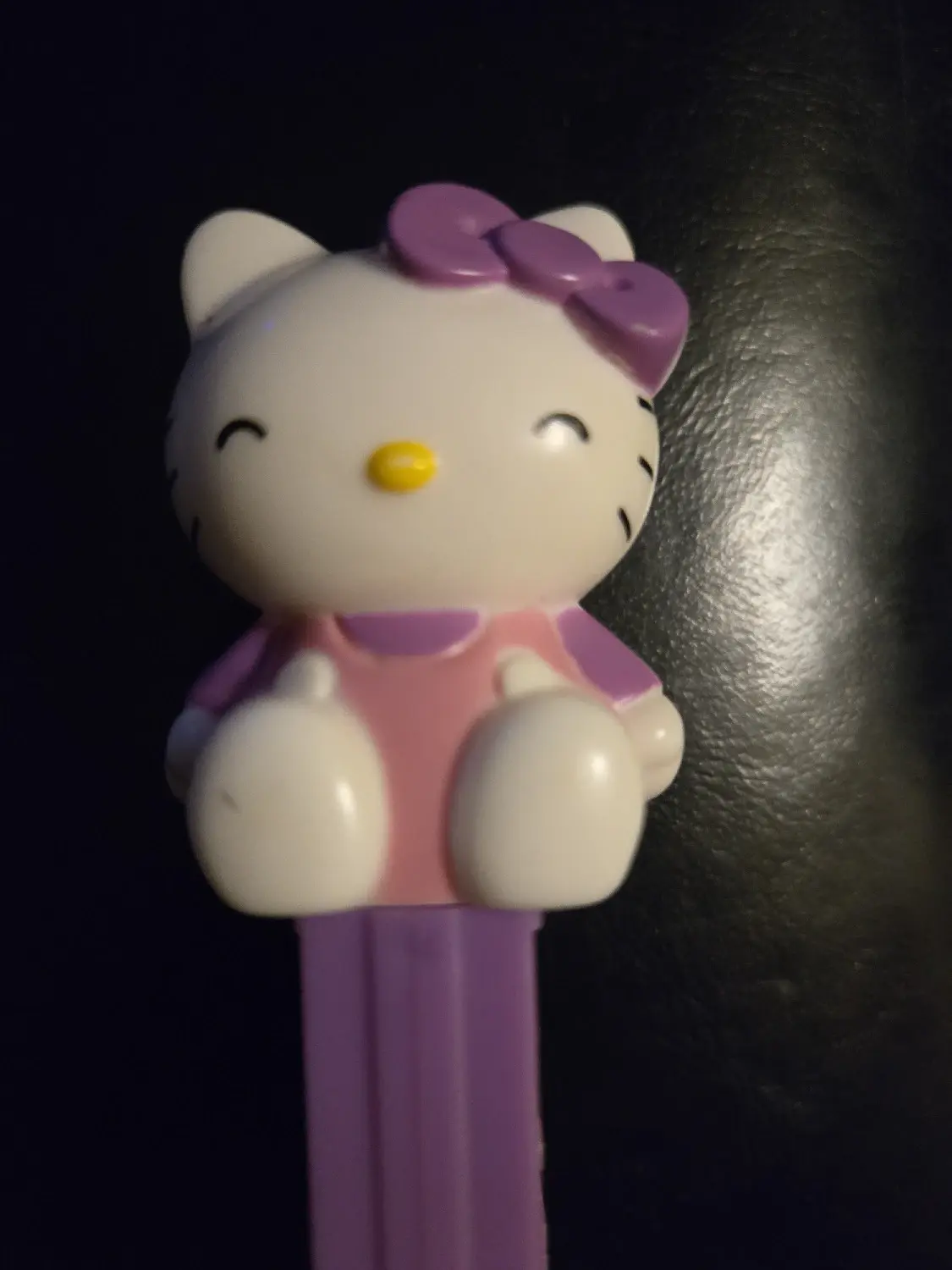 PEZ - Sanrio - Hello Kitty Sitting